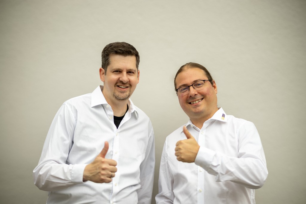 DOCUNIZE Teammitglieder im persönlichen Beratungsgespräch